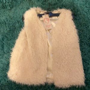 Girls Large faux fur vest